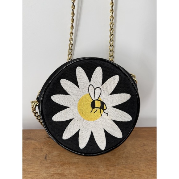 Lulu Guinness Loves Me Loves Me Not Daisy Bee Round Crossbody Bag Black Patent - Picture 2 of 10